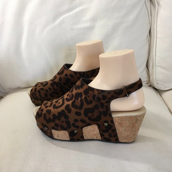 Volatile Shoes - NWOT Volatile Leopard Print Wedges Size 9